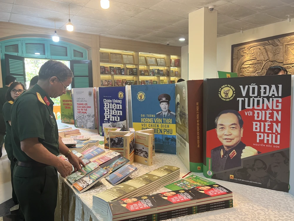 Bộ sách được phát hành toàn quốc dịp kỷ niệm 70 năm chiến thắng Điện Biên Phủ, hưởng ứng Ngày sách và văn hóa đọc Việt Nam lần thứ 3 năm 2024