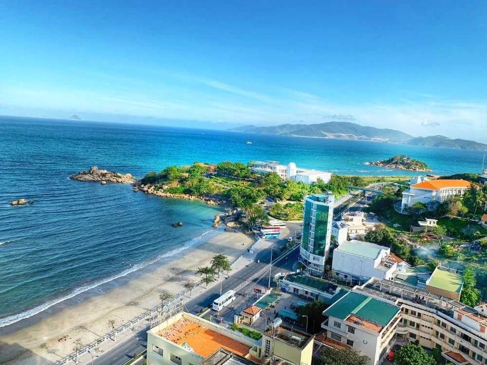 Nha Trang với ưu thế của một thành phố biển đã thu hút sự lựa chọn của người dân nhân dịp nghỉ 30-4 và 1-5 sắp tới