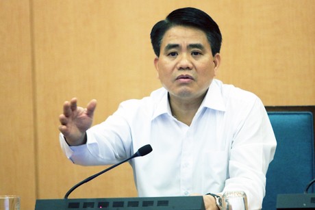 河內市人委會主席阮德鐘在會上發表。(圖源： Vnexpress.net)