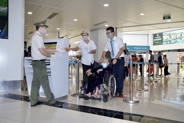 在機場嚴格執行防控新冠肺炎疫情措施。