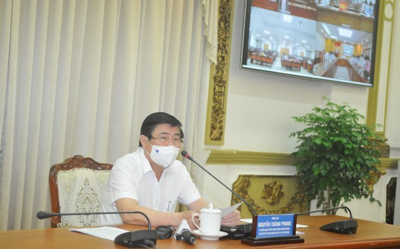 市人委會主席阮成鋒在會上指導。
