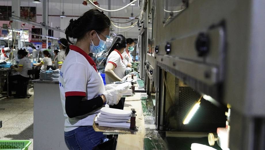 越南Ching Luh鞋類有限責任公司(隆安省濱瀝縣順道工業區)的工人。(圖源：黃南)