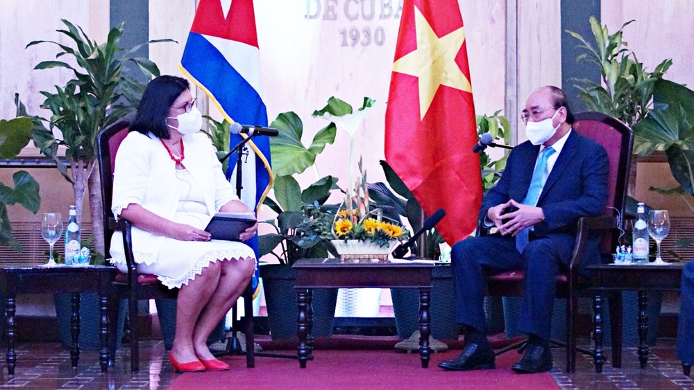 國家主席阮春福會見古巴與世界民族友好協會(ICAP)第一副主席諾埃米·拉巴扎·费爾南德斯。