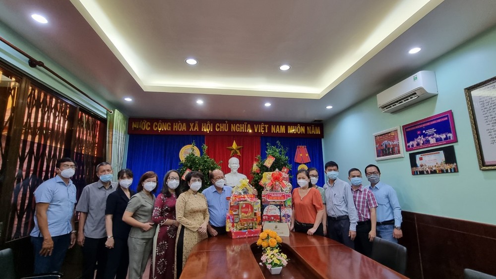 市越南祖國陣線委員會向溫陵會館拜年。