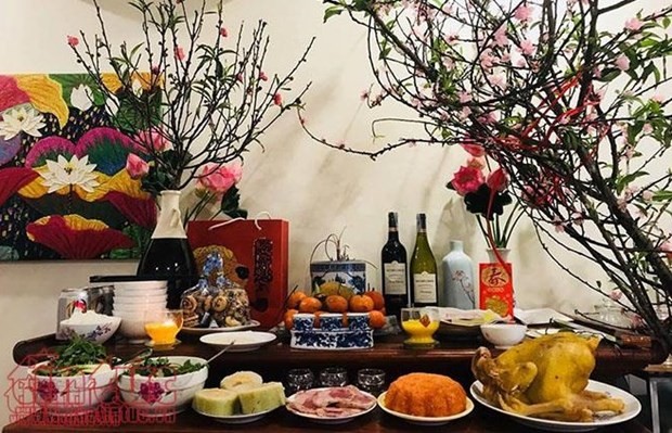 越南人濃厚傳統春節氣氛的年夜飯。(圖自越通社)