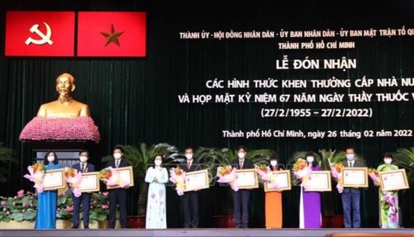 榮獲國家主席頒授三等勞動勛章的集體和個人。