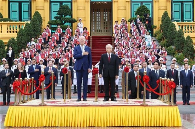 越南共产党中央总书记阮富仲为美国总统拜登访越举行欢迎仪式。