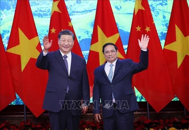 越南政府总理范明政与中共中央总书记、国家主席习近平合影。图自越通社
