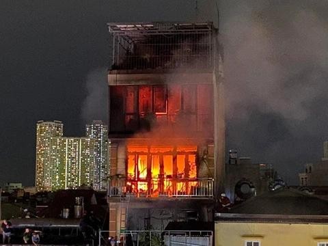 在河内市发生的火灾现场。