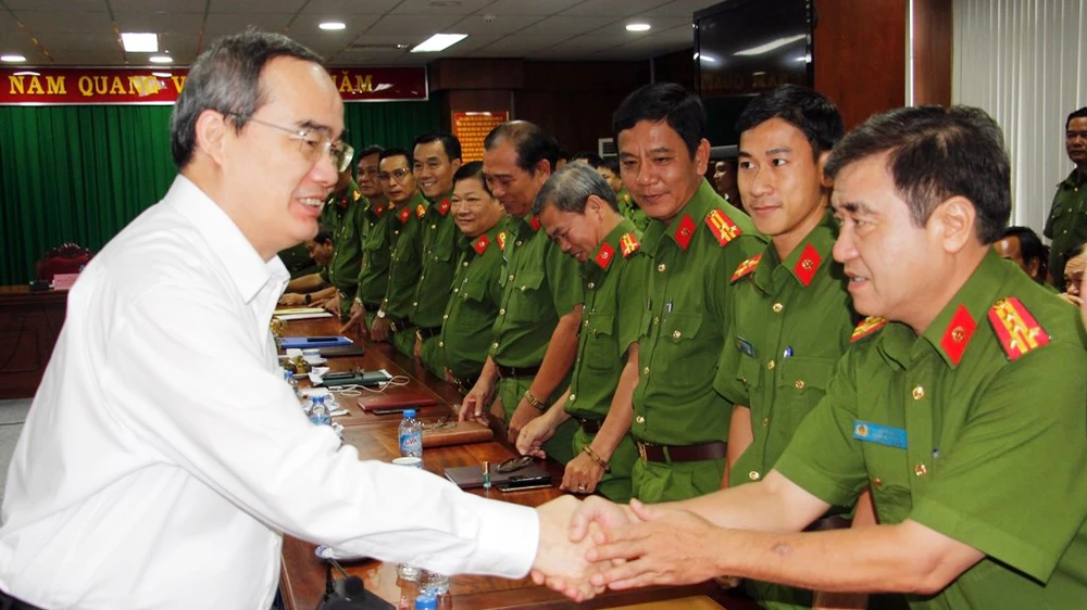  Bí thư Thành ủy TPHCM Nguyễn Thiện Nhân gặp gỡ lãnh đạo các đơn vị trực thuộc Cảnh sát PCCC TPHCM