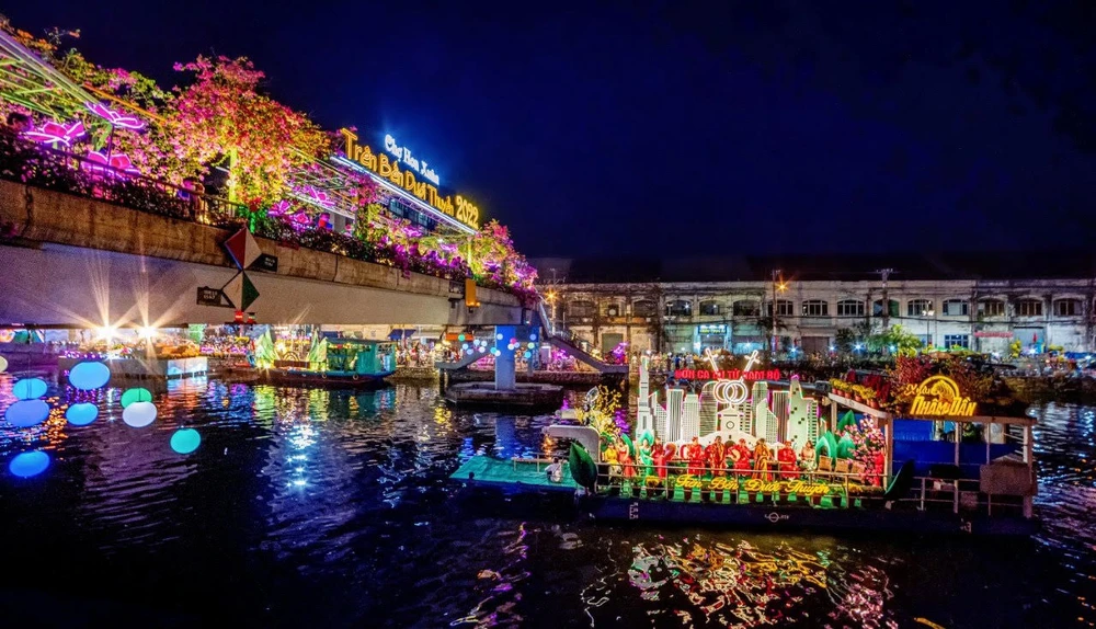 Chợ hoa xuân “Trên bến dưới thuyền” có thêm phố ông Đồ