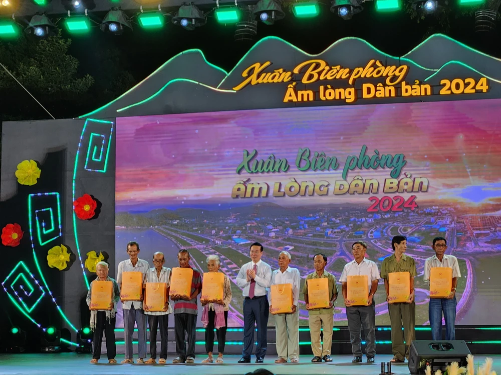 Chủ tịch nước Võ Văn Thưởng dự khai mạc "Xuân Biên phòng ấm lòng dân bản"