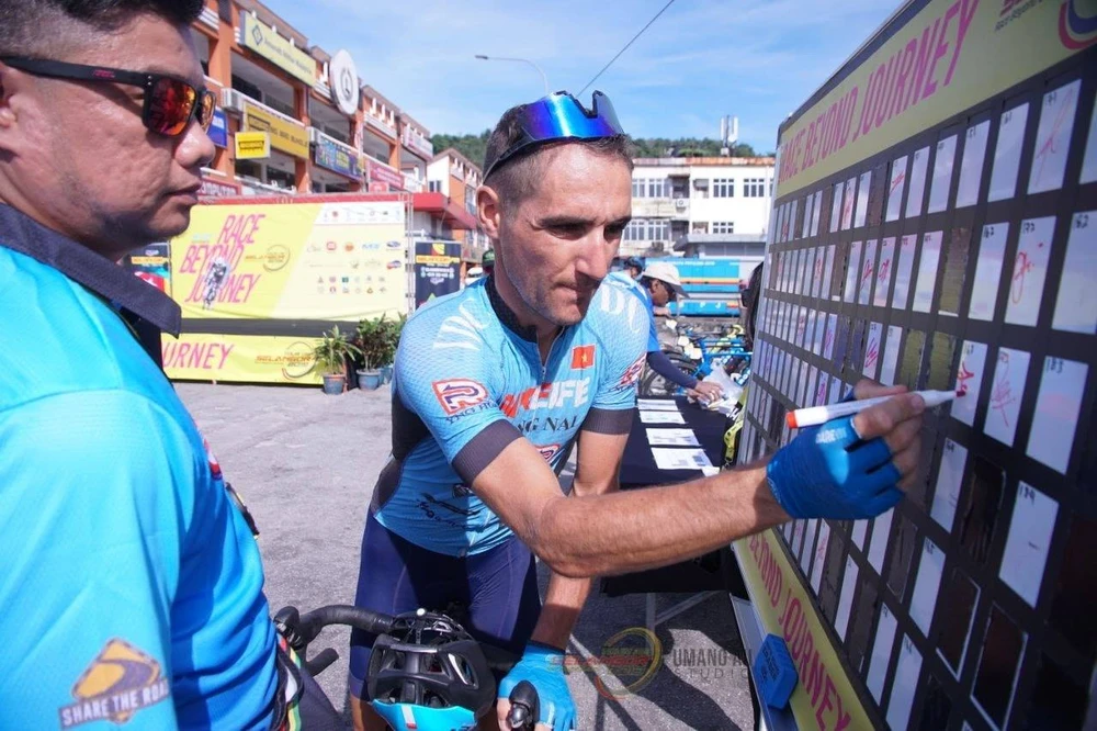 Tay đua Loic nhiều khả năng giành vị trí thứ hai chung cuộc giải xe đạp UCI. 