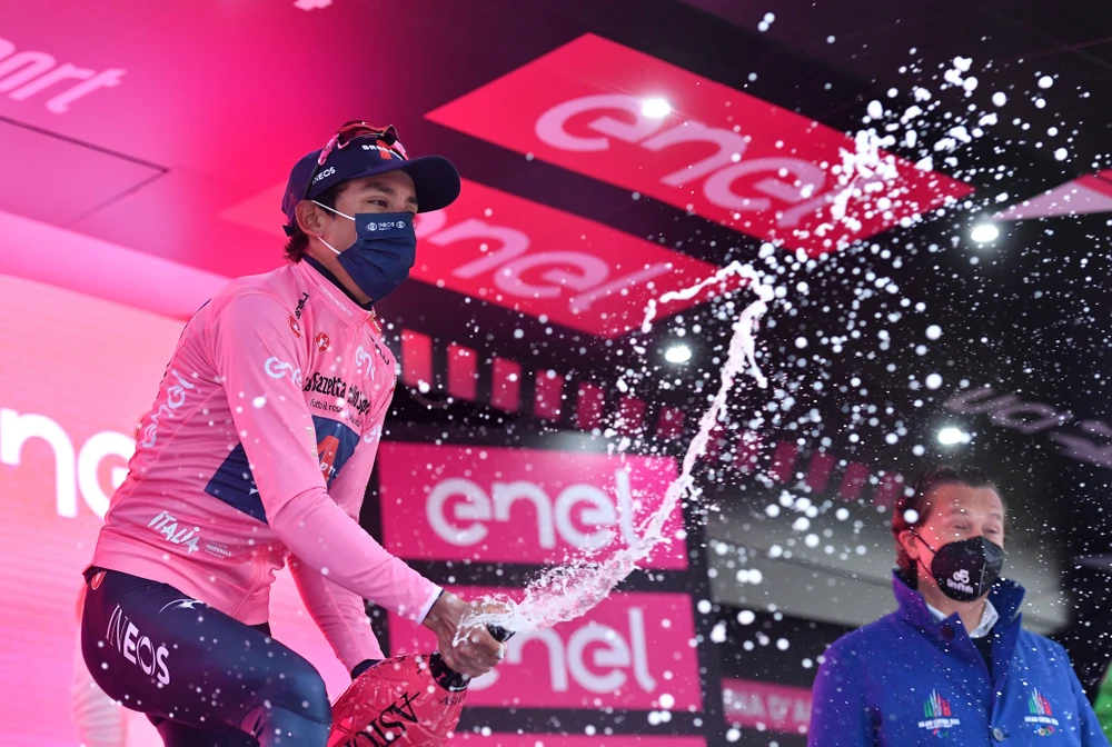 Egan Bernal đang thống trị Giro d’Italia 