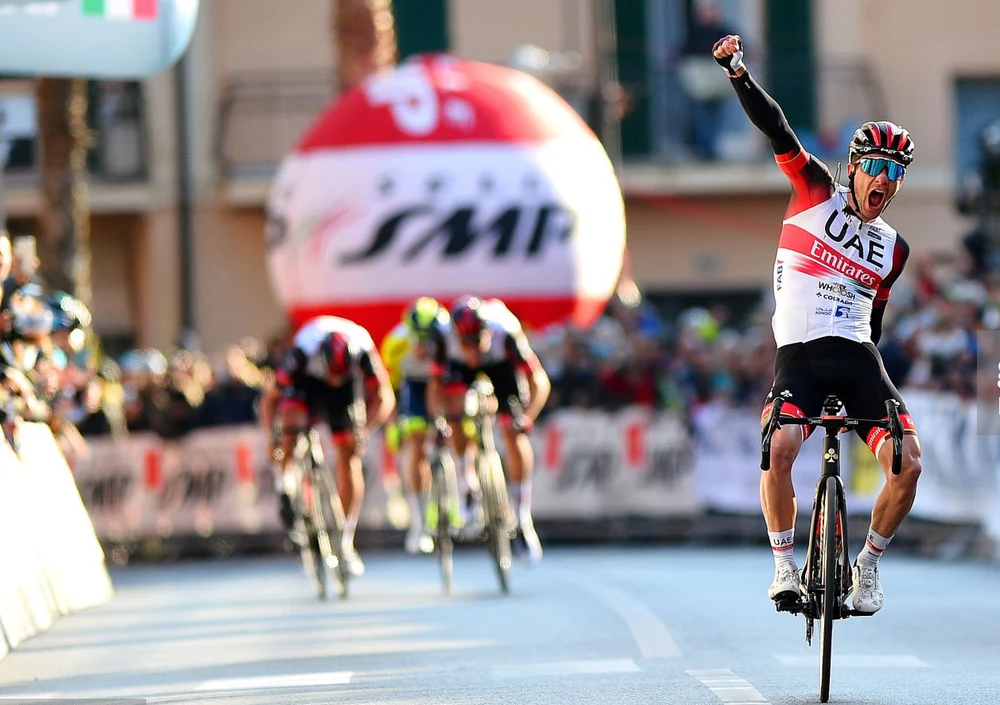 Jan Polanc mừng chiến thắng Trofeo Laigueglia 2022