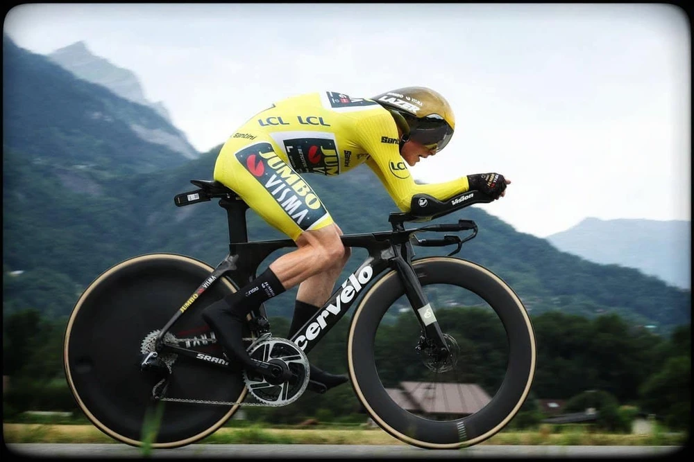 Jonas Vingegaard thắng chặng cá nhân tính giờ củng cố vững chắc áo vàng Tour de France 