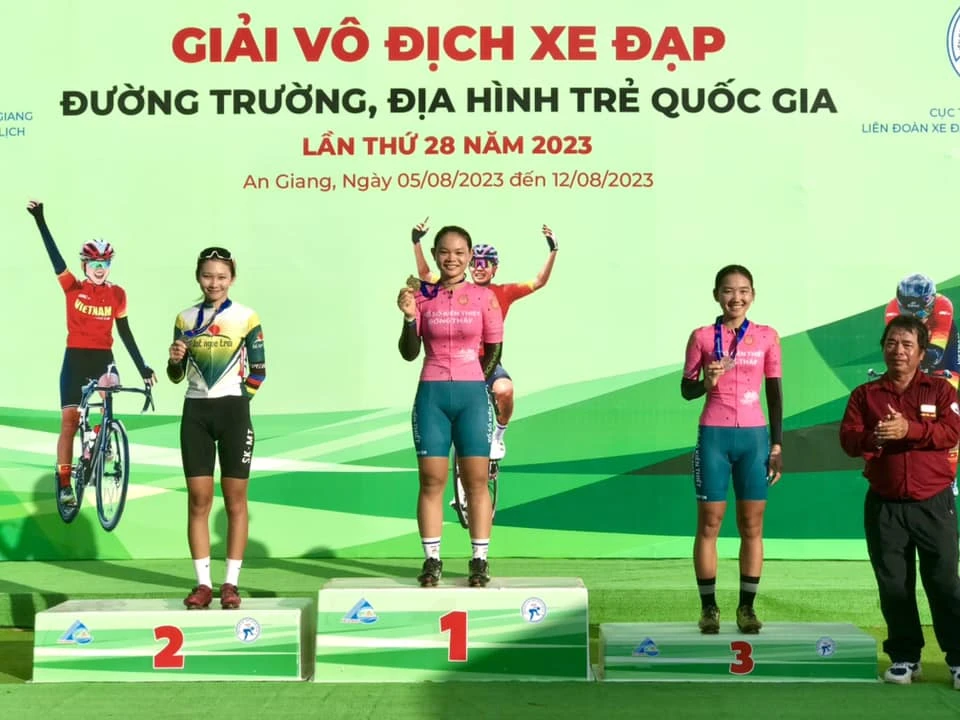 Nguyễn Thị Bé Hồng mang về cho Đồng Tháp thêm chiếc HCV U18 nữ xuất phát đồng hàng