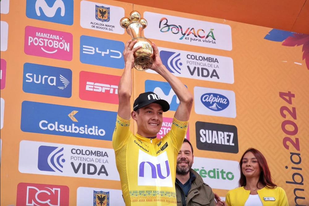 Rodrigo Contreras mặc áo vàng chung cuộc Tour Colombia 2024