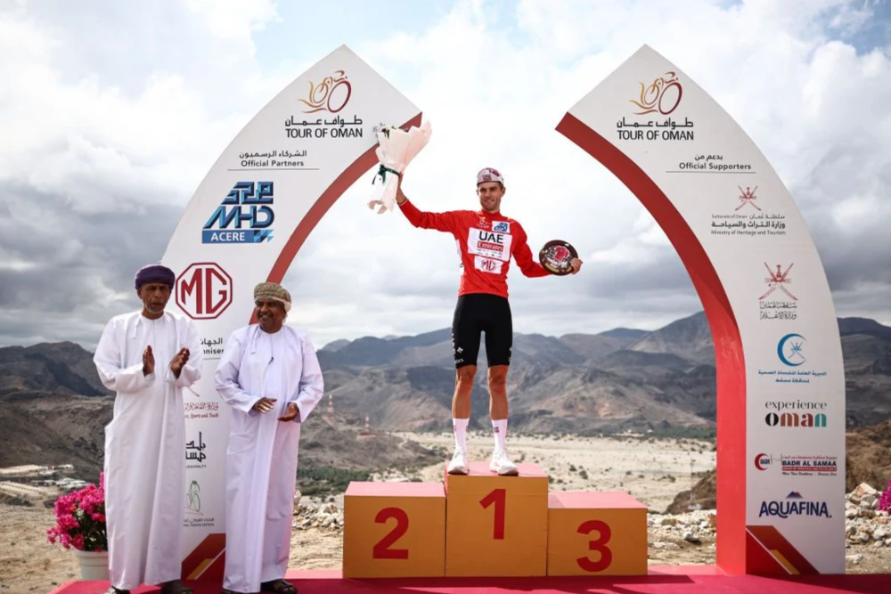 Adam Yates đăng quang Tour of Oman 2024
