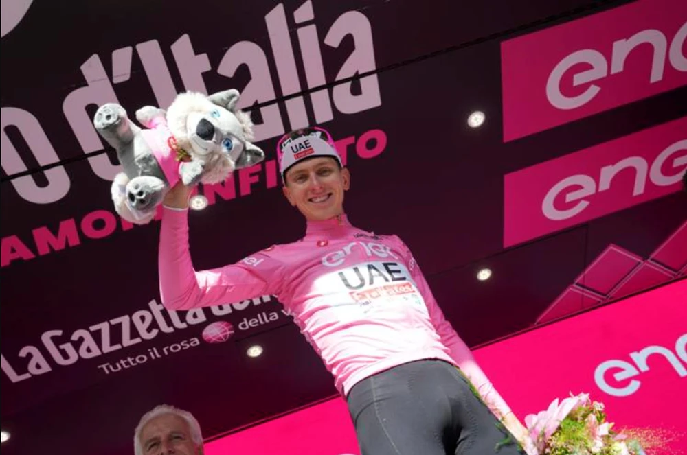 Tadej Pogacar không có đối thủ xứng tầm tại Giro d’Italia