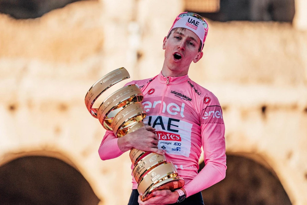 Tadej Pogacar đăng quang Giro d’Italia 2024
