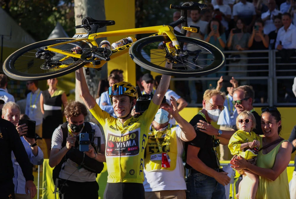 Jonas Vingagaard hai năm liên tiếp giành Áo vàng Tour de France