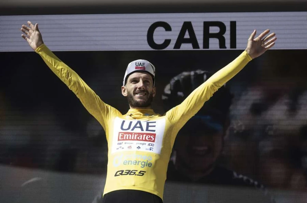 Adam Yates đang thâu tóm danh hiệu tại Tour de Suisse 2024