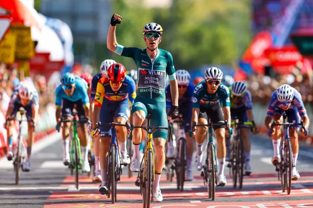 Wout van Aert khẳng định nước rút lần thứ 2 thắng chặng