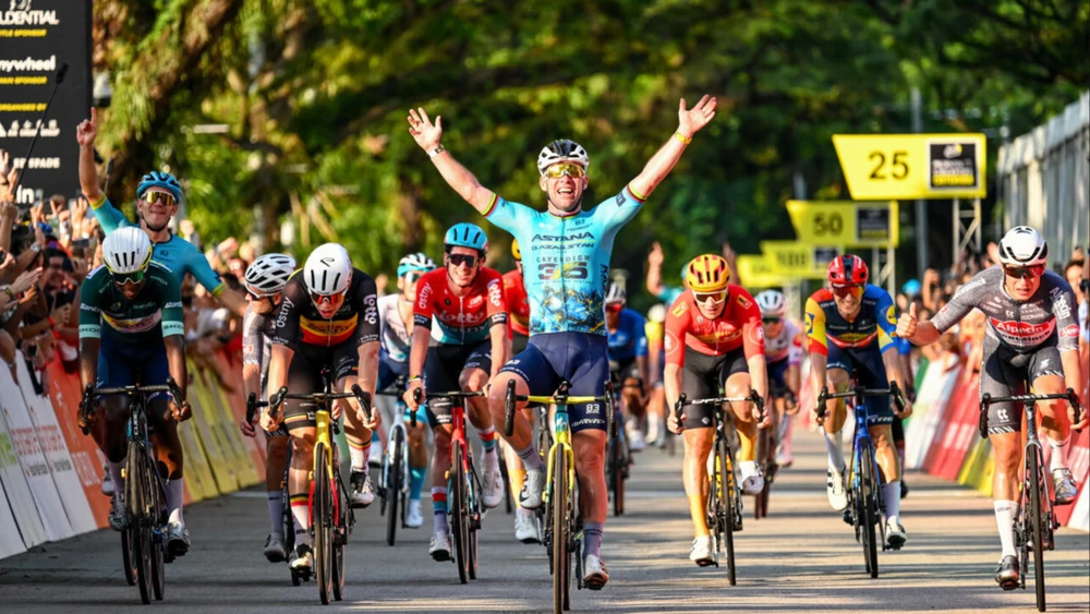 Mark Cavendish giành chiến thắng Tour de France Prudential Singapore Criterium 2024