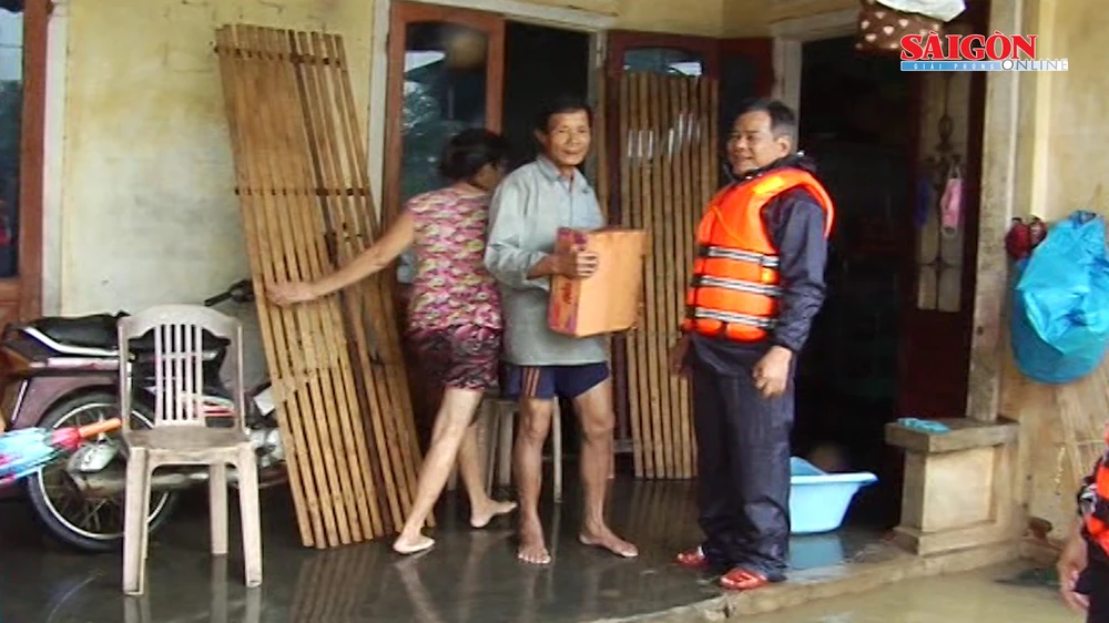 Quảng Ngãi: Khẩn cấp cứu trợ dân vùng lũ
