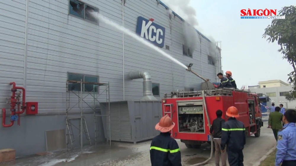 Cháy ở công ty sản xuất sơn tại KCN Yên Phong