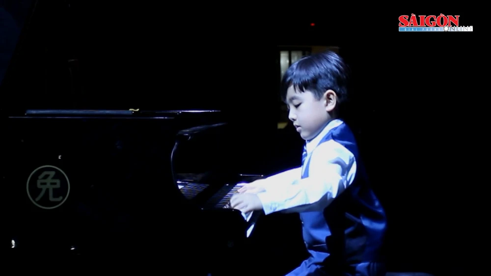 “Thần đồng” piano Evan Lê biểu diễn nhạc Trịnh tại Huế