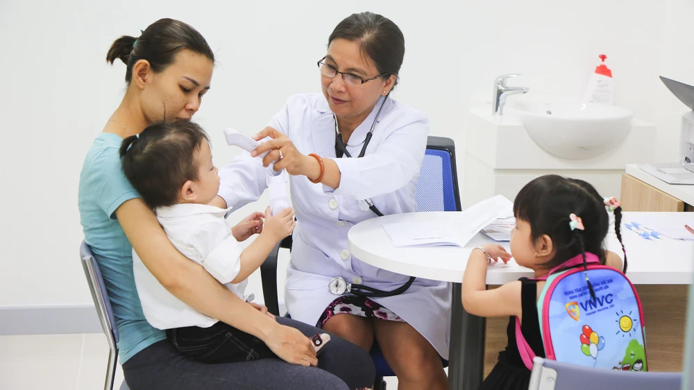Tiêm vắc xin trả góp lãi suất 0%: Thêm cơ hội - Giảm rủi ro