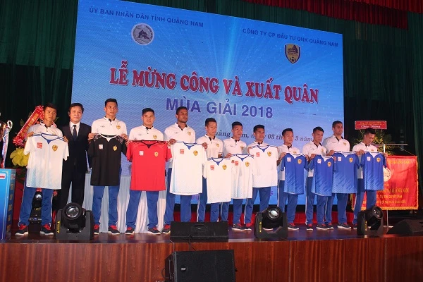 Đội Quảng Nam giới thiệu trang phục thi đấu mùa bóng 2018