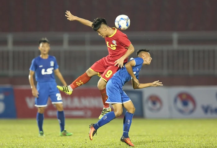 Khánh Hòa (áo đỏ) giành chiến thắng ở trận ra quân trước Thanh Hóa