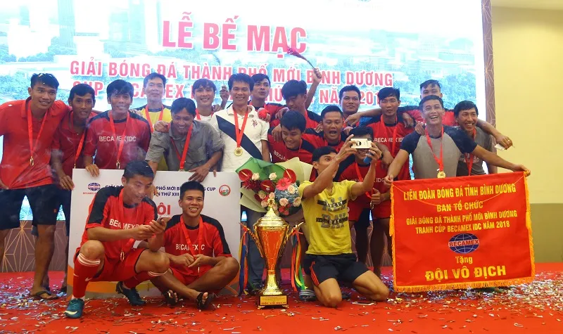 Bình Hòa-TPK lần thứ 3 liên tiếp vô địch giải bóng đá Thành phố mới Bình Dương ảnh 6 Bình Hòa-TPK lần thứ 3 liên tiếp vô địch giải bóng đá Thành phố mới Bình Dương ảnh 6