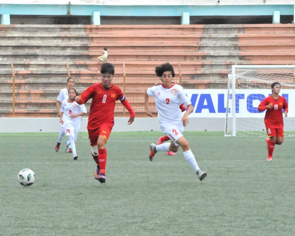 Đội U16 nữ Việt Nam giữ vững ngôi đầu bảng sau khi thắng Lebanon 7-0. Ảnh: Đoàn Nhật
