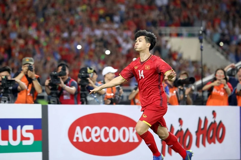 Niềm vui của Công Phượng sau bàn thắng nâng tỷ số cho tuyển Việt Nam. Ảnh: MINH HOÀNG