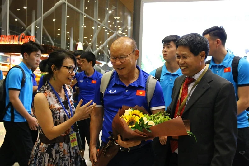 HLV Park Hang-seo đã được chào đón nồng nhiệt khi vừa đến Kuala Lumpur. Ảnh: THANH ĐÌNH