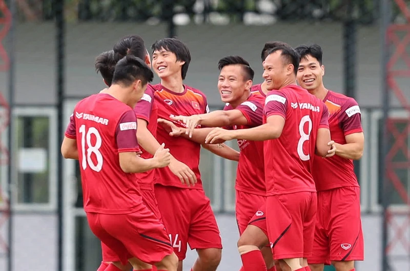 Tràn ngập tiếng cười trên sân tập của ĐTVN trước trận đấu với Thái Lan. Ảnh: MINH HOÀNG