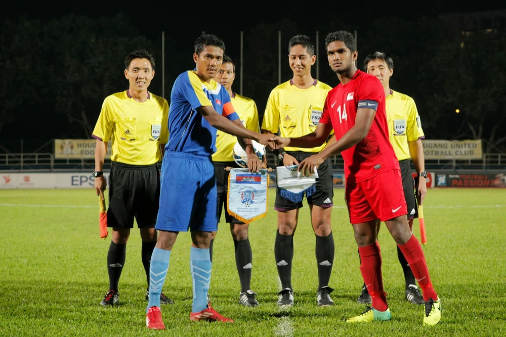 Trọng tài Mohd Amirul Izwan Yaacob trong lần điều khiển trận Malaysia - Campuchia