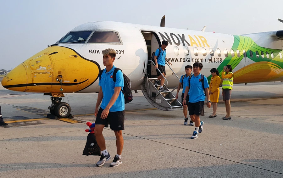 Đội U23 Việt Nam đến Bangkok vào chiều 14-1. Ảnh: Đoàn Nhật