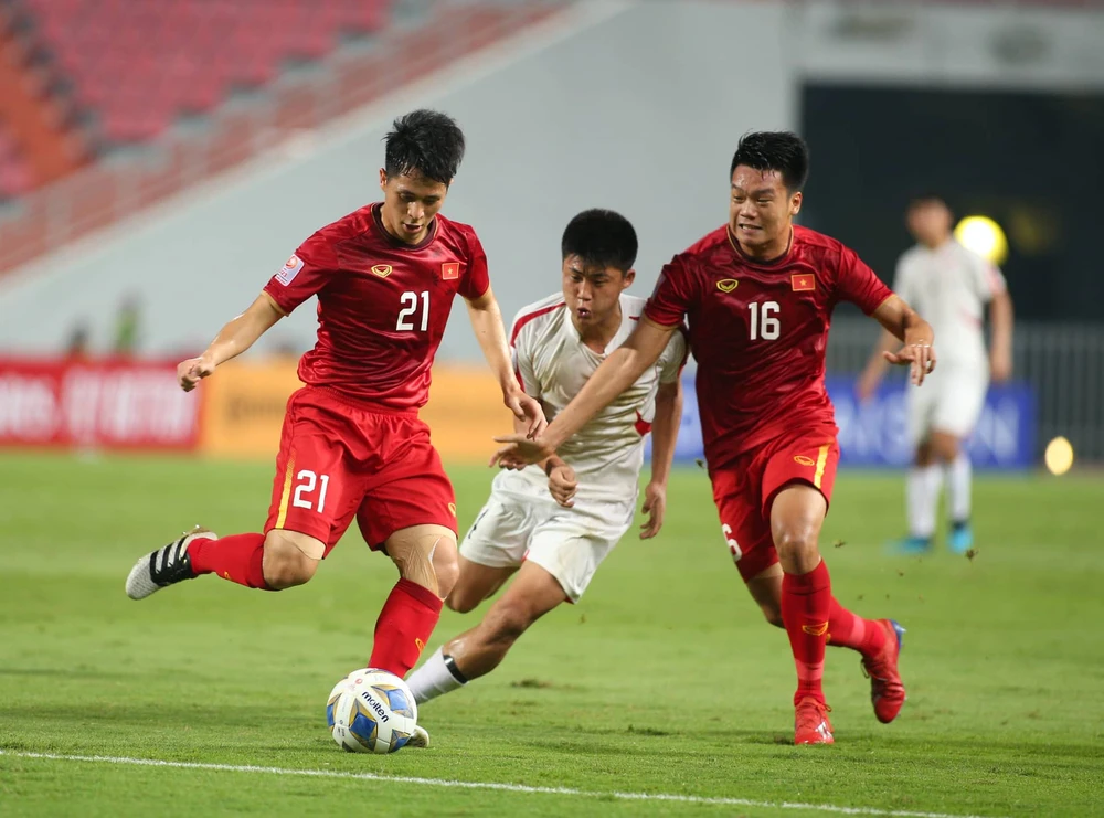 Đình Trọng sẽ vắng mặt ở trận gặp Malaysia tại vòng loại World Cup 2022. Ảnh: MINH HOÀNG