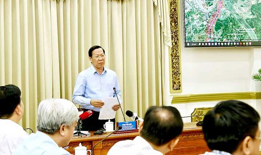 Chủ tịch UBND TPHCM Phan Văn Mãi phát biểu tại buổi họp. Ảnh: HOÀNG HÙNG