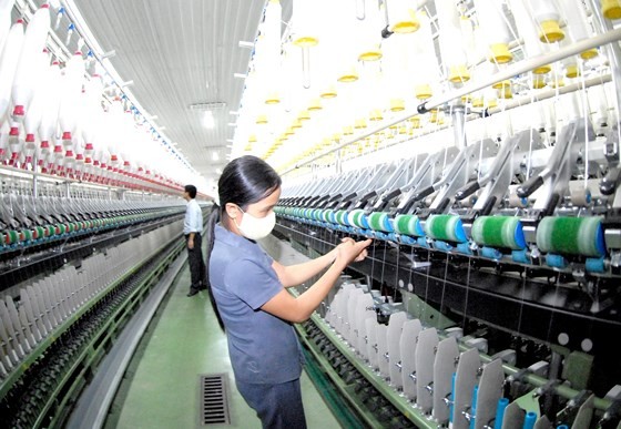 Vietnam needs foreign direct investments in fiber, dyeing and raw fabric. (Photo: SGGP)