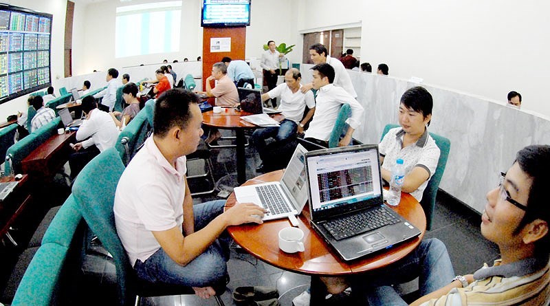 VN-Index rockets by nearly 16 points
