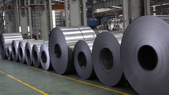 Cold-rolled steel coils imported from China will be investigated for another six months. (Photo: SGGP)