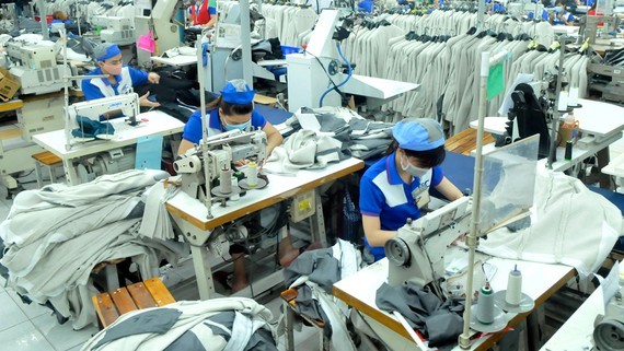 Production at Nha Be Garment Joint Stock Corporation. (Photo: SGGP)