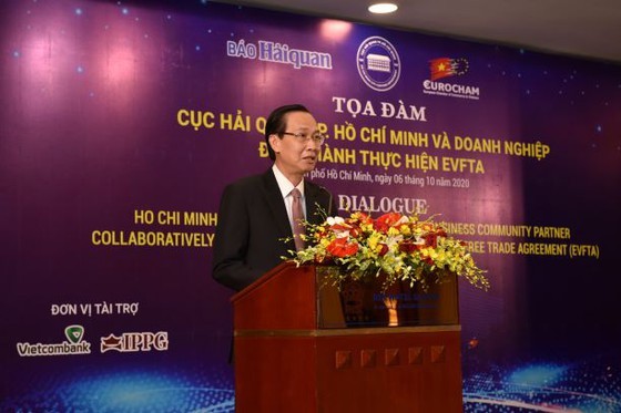Mr. Le Thanh Liem, Standing Vice Chairman of Ho Chi Minh City, speaks at the opening of the dialogue. (Photo: SGGP)