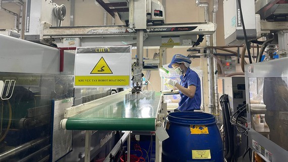 Production at a plastic enterprise. (Photo: SGGP)